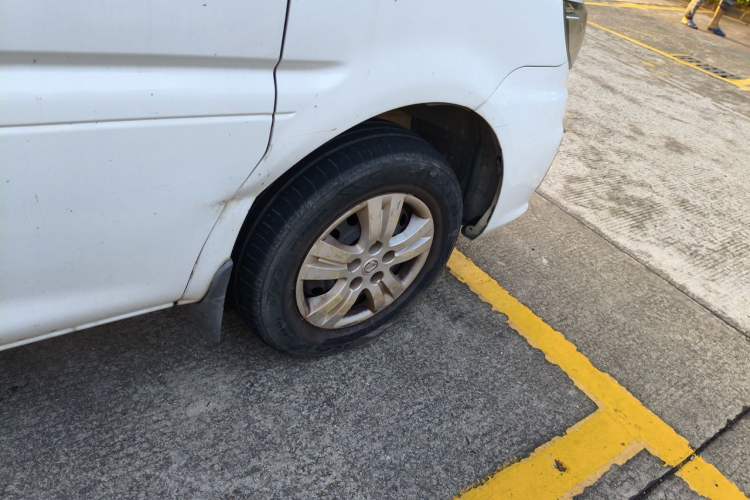 Used FORTHING Lingzhi 2018 M5L 1.6L 7-Seater Comfort Model Right Front Wheel Hub