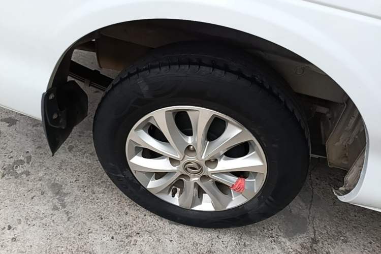 Used FORTHING Lingzhi 2018 M5L 1.6L 7-Seater Luxury Model Right Rear Wheel Hub