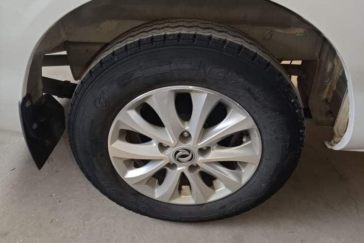 Used FORTHING Lingzhi 2018 M5L 1.6L 7-Seater Luxury Model Right Rear Wheel Hub