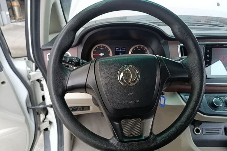 Used FORTHING Lingzhi 2018 M5L 1.6L 7-Seater Luxury Model Steering Wheel