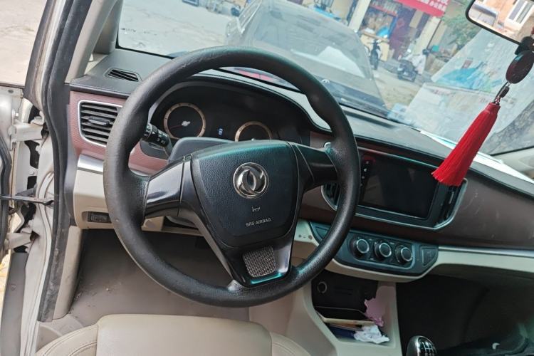 Used FORTHING Lingzhi 2018 M5L 1.6L 7-Seater Luxury Model Steering Wheel