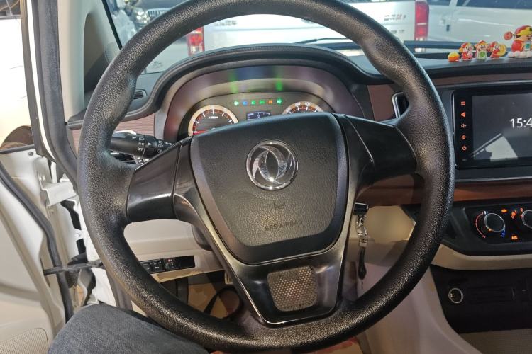 Used FORTHING Lingzhi 2018 M5L 1.6L 7-Seater Luxury Model Steering Wheel