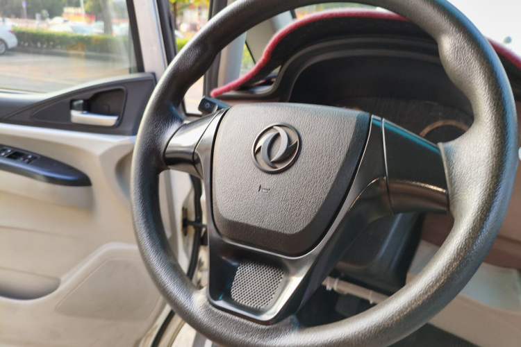 Used FORTHING Lingzhi 2018 M5L 1.6L 7-Seater Comfort Model Steering Wheel