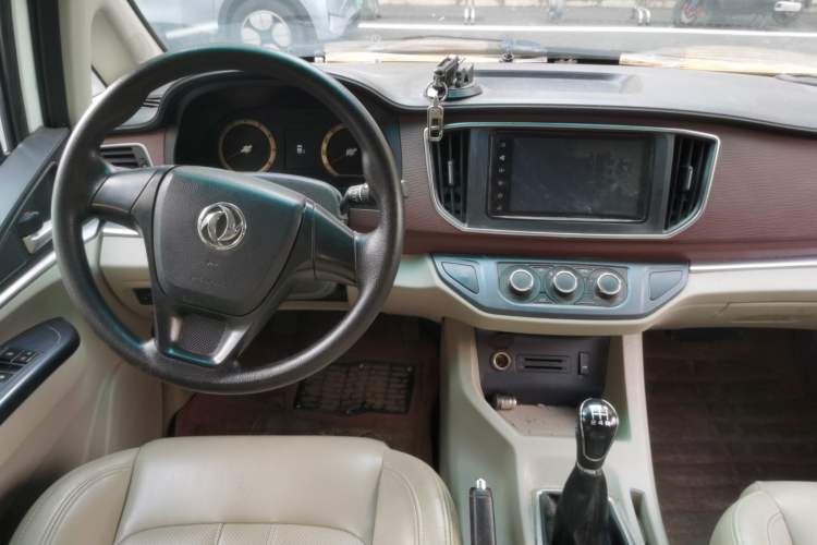 Used FORTHING Lingzhi 2018 M5L 1.6L 7-Seater Luxury Model Steering Wheel