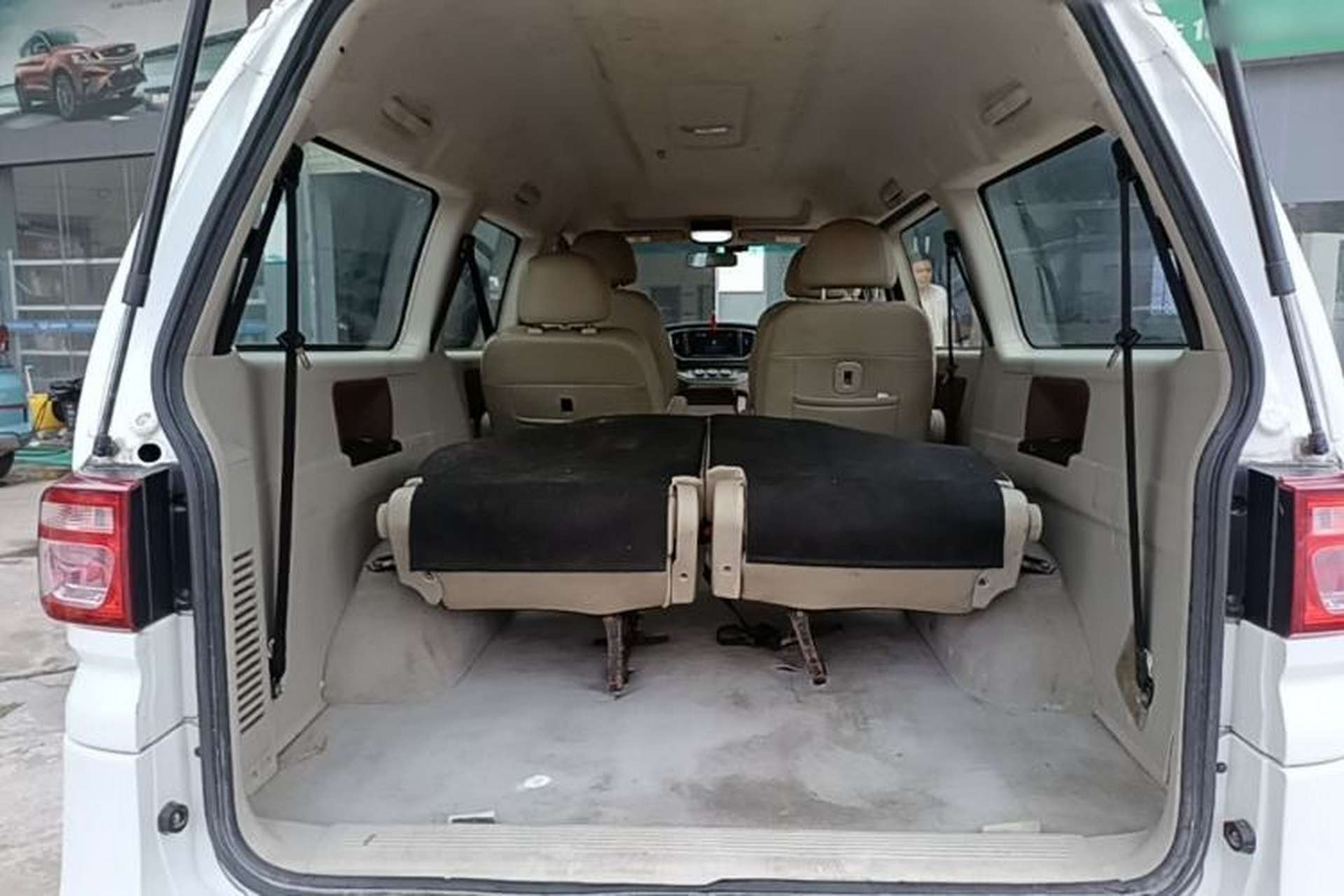 Used FORTHING Lingzhi 2018 M5L 1.6L 7-Seater Luxury Model Trunk