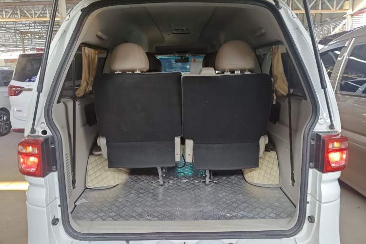 Used FORTHING Lingzhi 2018 M5L 1.6L 7-Seater Luxury Model Trunk