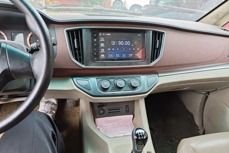 Used FORTHING Lingzhi 2018 M5L 1.6L 7-Seater Luxury Model Audio And AC Panel