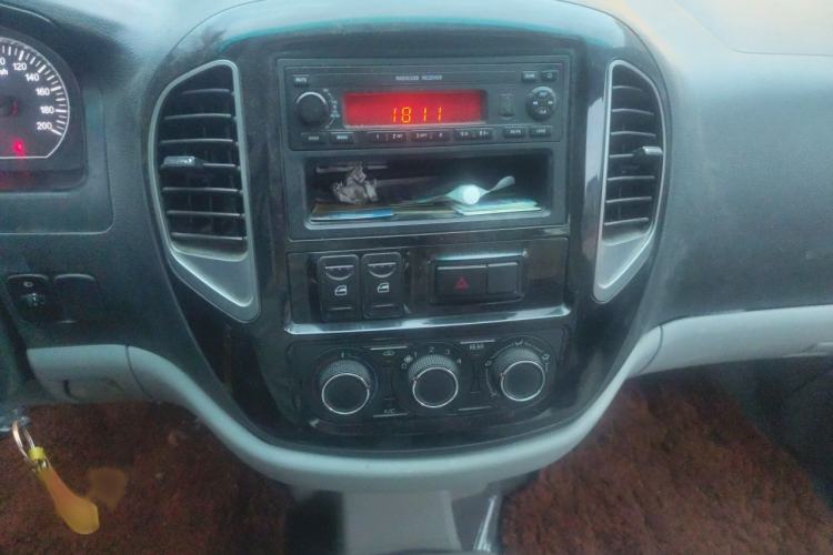Used FORTHING Lingzhi 2018 M3L 1.6L 7-Seater Comfort Model Audio And AC Panel