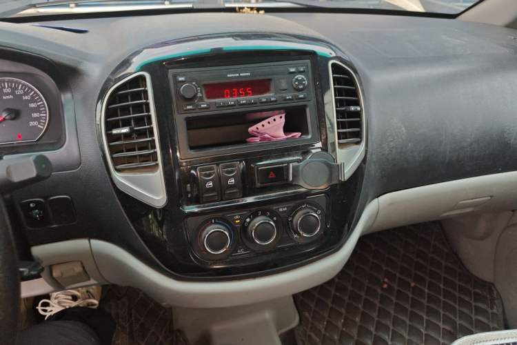 Used FORTHING Lingzhi 2018 M3 1.6L 7-Seater Comfort Model Audio And AC Panel