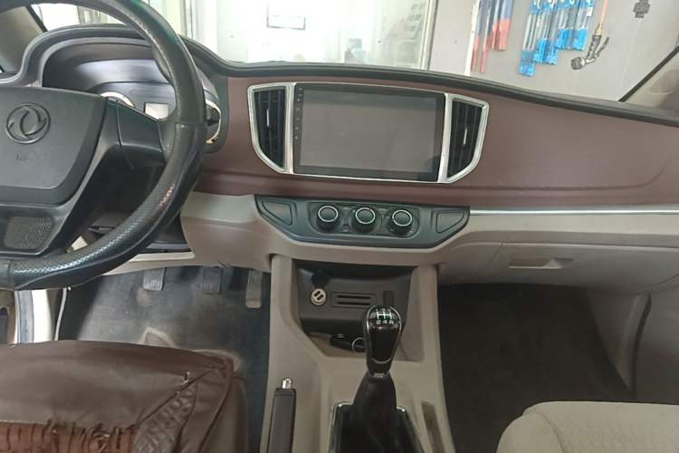 Used FORTHING Lingzhi 2018 M5L 1.6L 7-Seater Comfort Model Audio And AC Panel