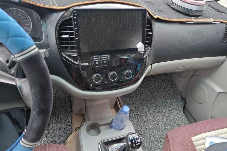 Used FORTHING Lingzhi 2018 M3L 1.6L 7-Seater Comfort Model Audio And AC Panel