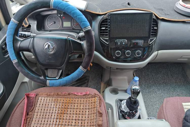 Used FORTHING Lingzhi 2018 M3L 1.6L 7-Seater Comfort Model Center Console