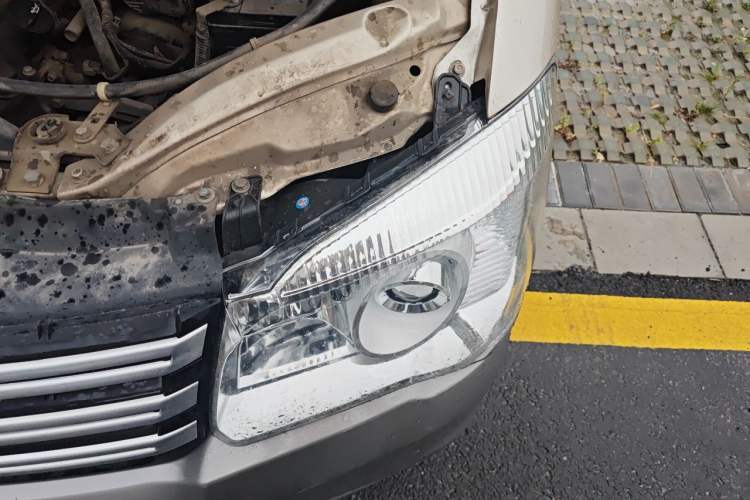 Used FORTHING Lingzhi 2018 M3 1.6L 7-Seater Comfort Model Engine Bay Left