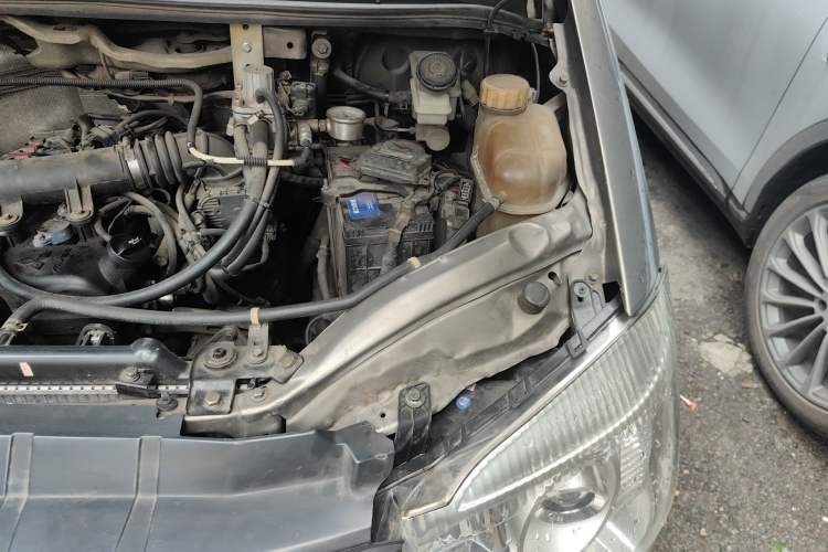 Used FORTHING Lingzhi 2018 M3 1.5L 7-Seater Standard Model Engine Bay Left