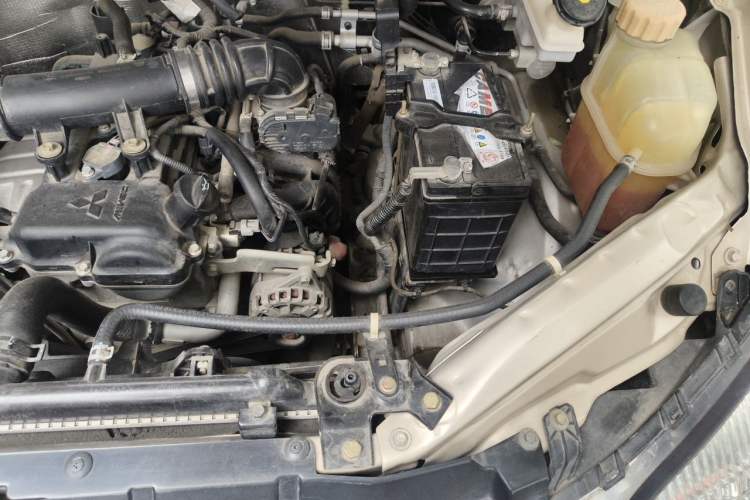 Used FORTHING Lingzhi 2018 M3L 1.6L 7-Seater Comfort Model Engine Bay Left
