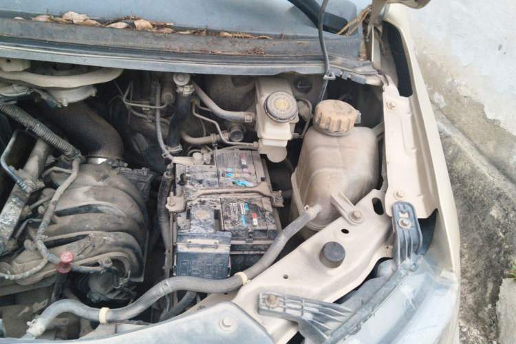 Used FORTHING Lingzhi 2018 M5L 2.0L 7-Seater Comfort Model Engine Bay Left