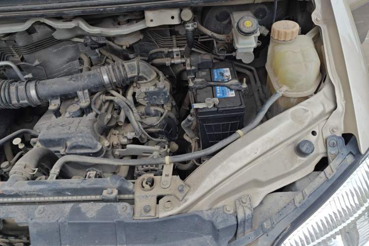 Used FORTHING Lingzhi 2018 M3L 1.6L 7-Seater Comfort Model Engine Bay Left