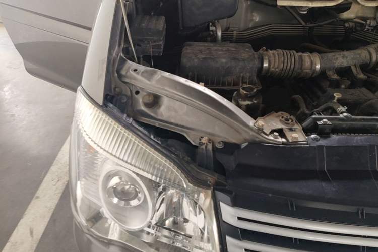 Used FORTHING Lingzhi 2018 M3 1.5L 5-Seat Base Model Engine Bay Right