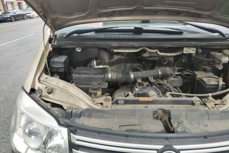 Used FORTHING Lingzhi 2018 M3 1.6L 7-Seater Comfort Model Engine Bay Right