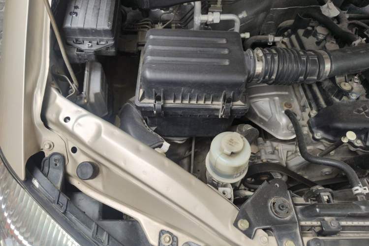 Used FORTHING Lingzhi 2018 M3L 1.6L 7-Seater Comfort Model Engine Bay Right