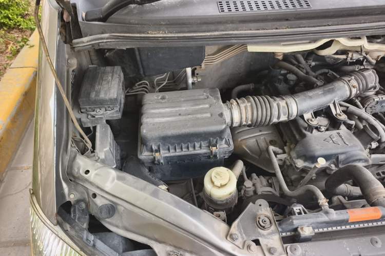 Used FORTHING Lingzhi 2018 M3 1.5L 5-Seat Base Model Engine Bay Right