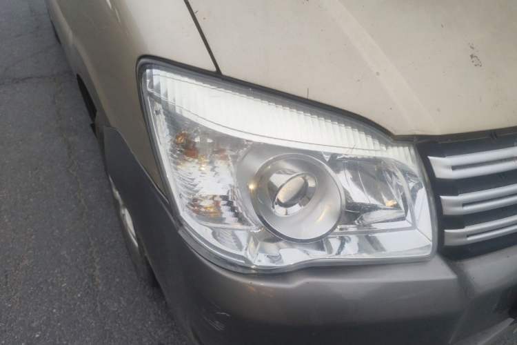 Used FORTHING Lingzhi 2018 M3L 1.6L 7-Seater Comfort Model Exterior 6