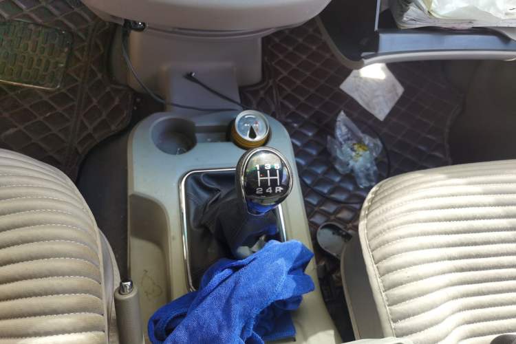 Used FORTHING Lingzhi 2018 M3L 1.6L 7-Seater Comfort Model Gear Lever