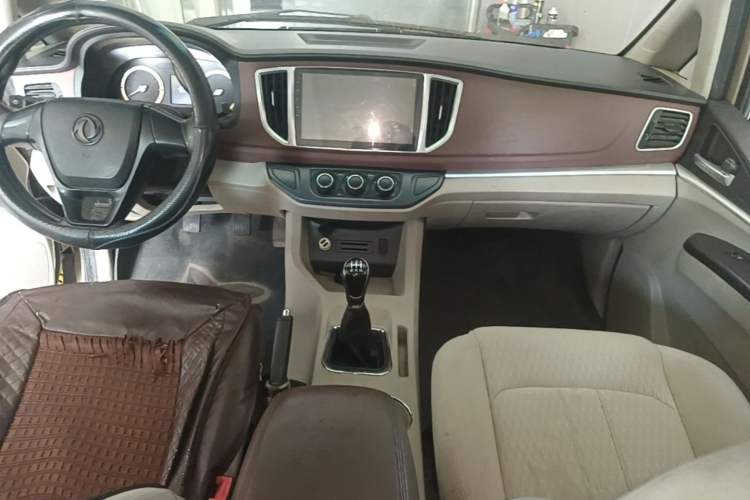 Used FORTHING Lingzhi 2018 M5L 1.6L 7-Seater Comfort Model Gear Lever