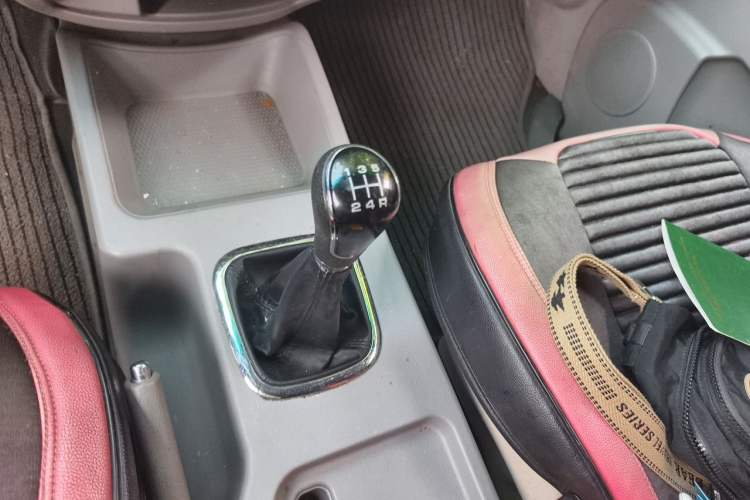 Used FORTHING Lingzhi 2018 M3 1.5L 5-Seat Base Model Gear Lever