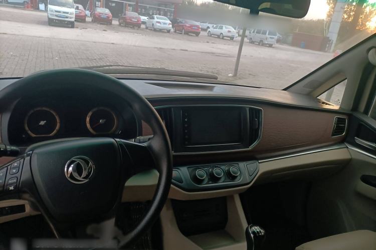 Used FORTHING Lingzhi 2018 M5 1.6L 7-Seater Luxury Model Interior 1