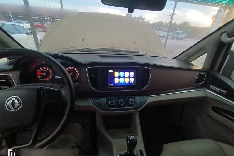 Used FORTHING Lingzhi 2018 M5 1.6L 7-Seater Luxury Model Interior 2