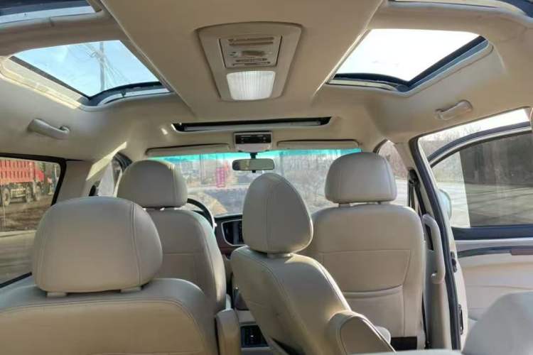 Used FORTHING Lingzhi 2018 M5 1.6L 7-Seater Luxury Model Interior 3