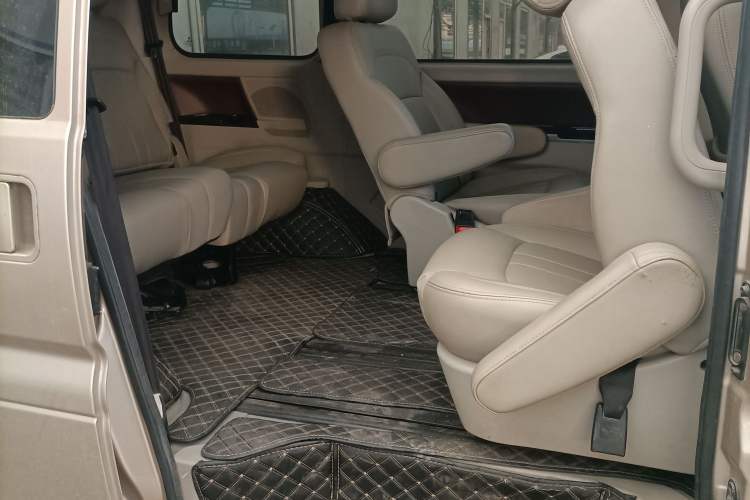 Used FORTHING Lingzhi 2018 M5 1.6L 7-Seater Luxury Model Interior 7