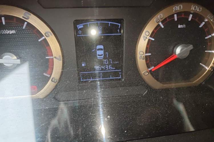 Used FORTHING Lingzhi 2018 M5L 1.6L 7-Seater Luxury Model Odometer Close Up