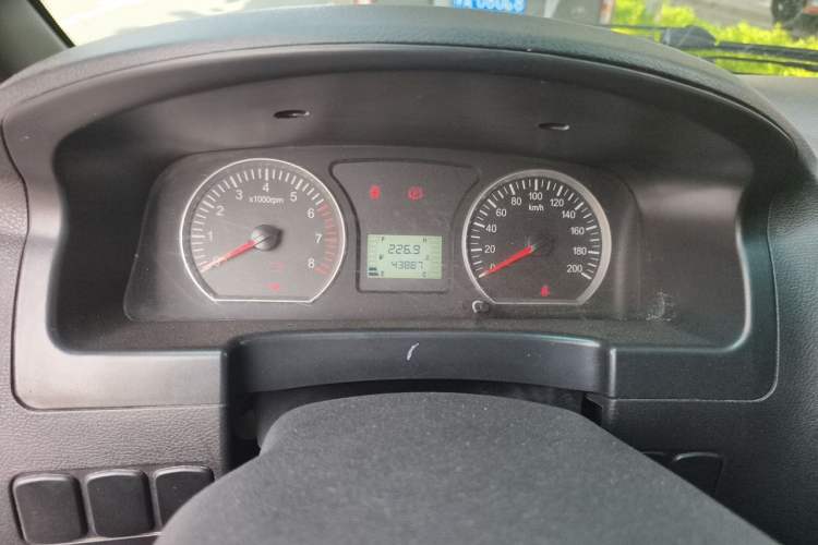 Used FORTHING Lingzhi 2018 M3 1.5L 5-Seat Base Model Odometer Close Up