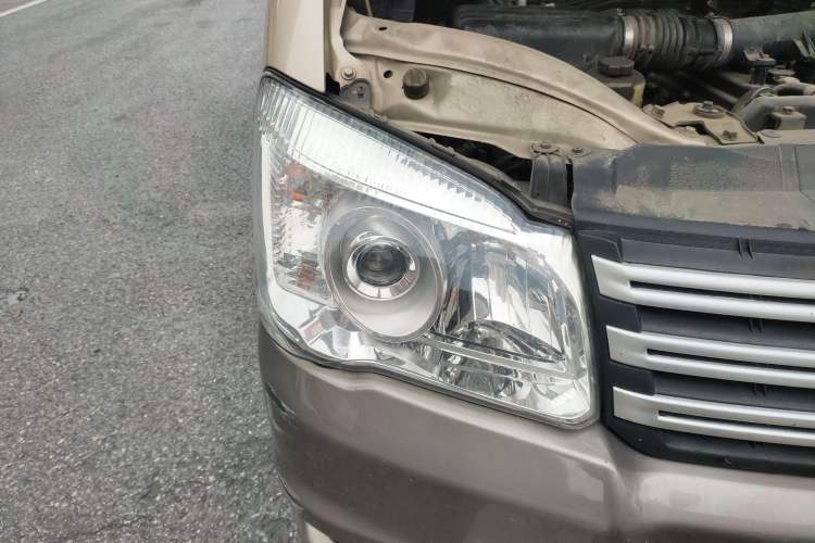 Used FORTHING Lingzhi 2018 M3 1.6L 7-Seater Comfort Model Right Front Headlight