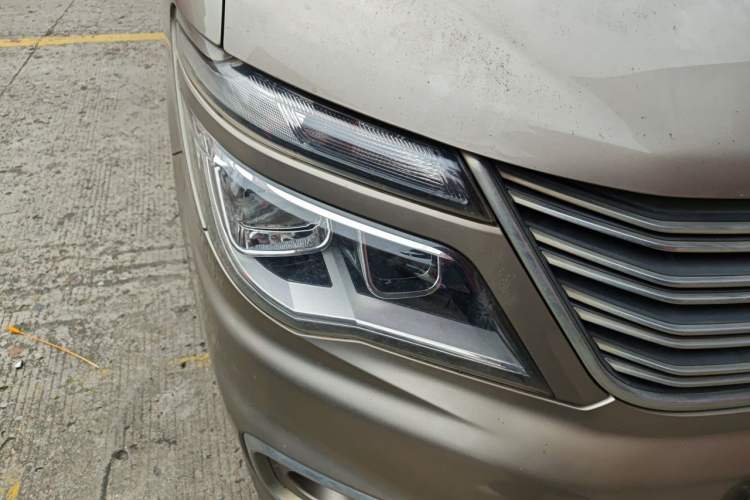Used FORTHING Lingzhi 2018 M5L 1.6L 7-Seater Luxury Model Right Front Headlight