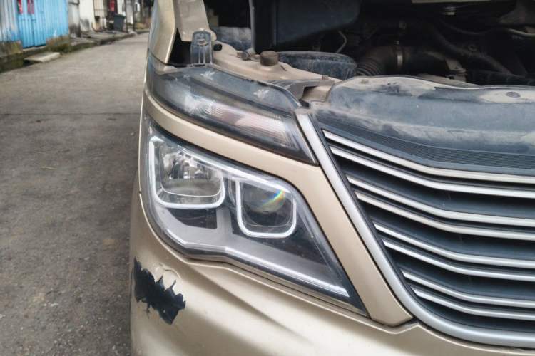 Used FORTHING Lingzhi 2018 M5L 2.0L 7-Seater Comfort Model Right Front Headlight