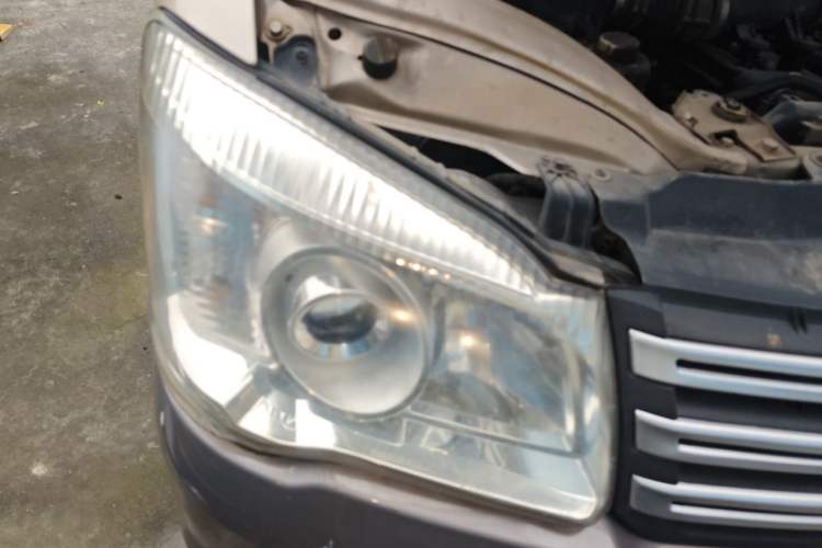 Used FORTHING Lingzhi 2018 M3 1.6L 7-Seater Comfort Model Right Front Headlight