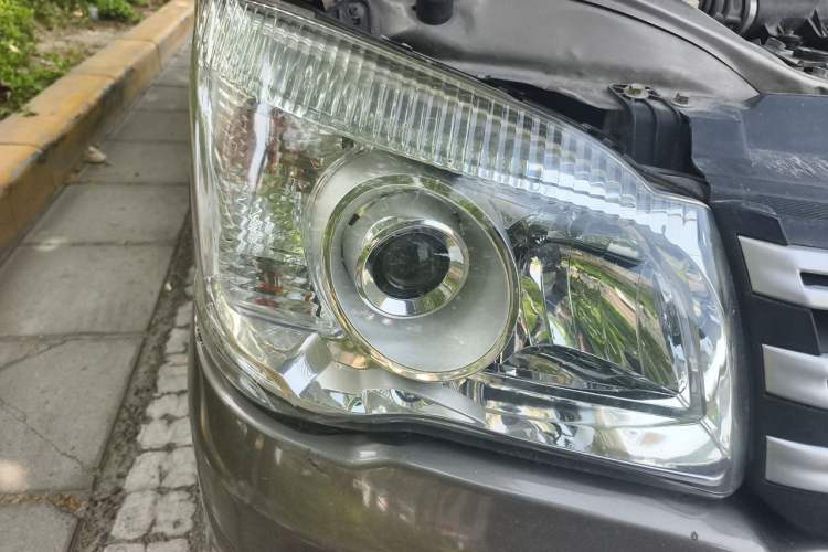 Used FORTHING Lingzhi 2018 M3 1.5L 5-Seat Base Model Right Front Headlight