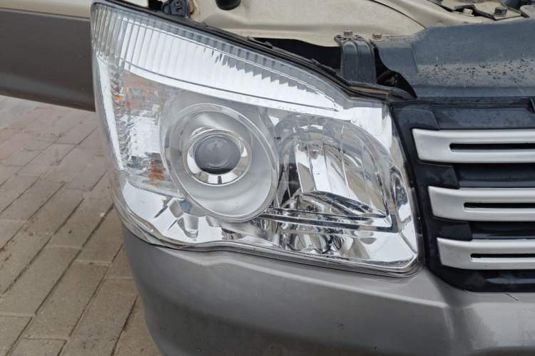 Used FORTHING Lingzhi 2018 M3L 1.6L 7-Seater Comfort Model Right Front Headlight
