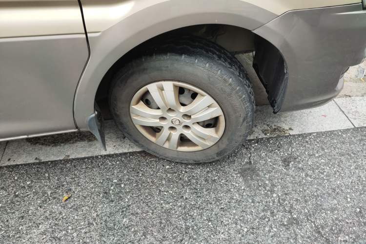 Used FORTHING Lingzhi 2018 M3 1.6L 7-Seater Comfort Model Right Front Wheel Hub