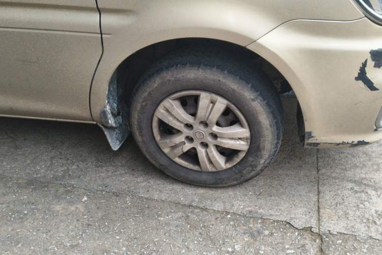 Used FORTHING Lingzhi 2018 M5L 2.0L 7-Seater Comfort Model Right Front Wheel Hub