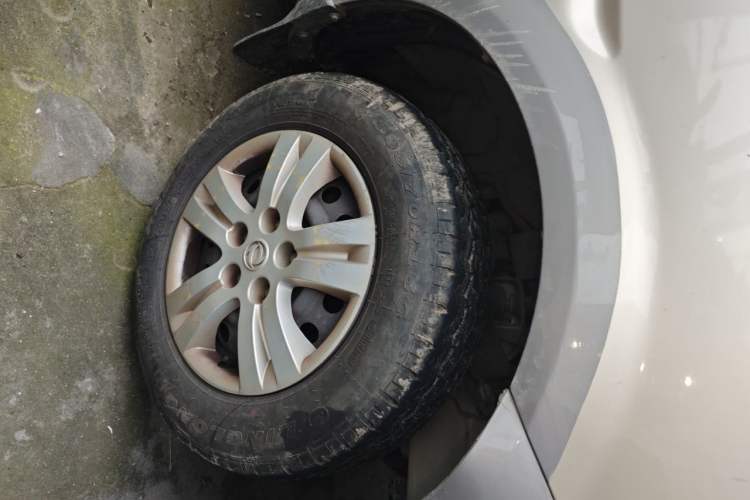 Used FORTHING Lingzhi 2018 M3 1.6L 7-Seater Comfort Model Right Front Wheel Hub