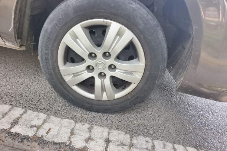 Used FORTHING Lingzhi 2018 M3 1.5L 5-Seat Base Model Right Front Wheel Hub