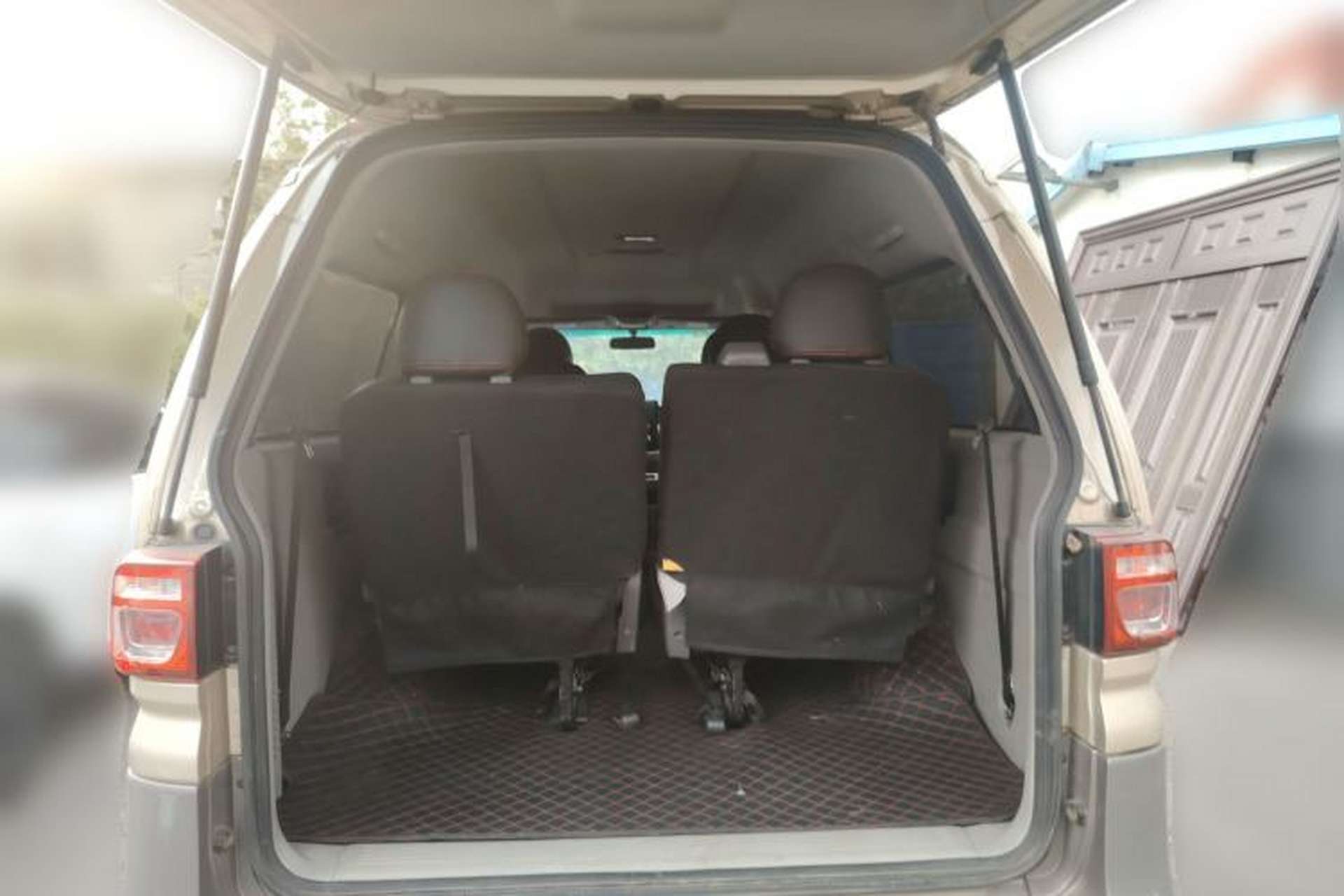 Used FORTHING Lingzhi 2018 M3 1.6L 7-Seater Comfort Model Trunk