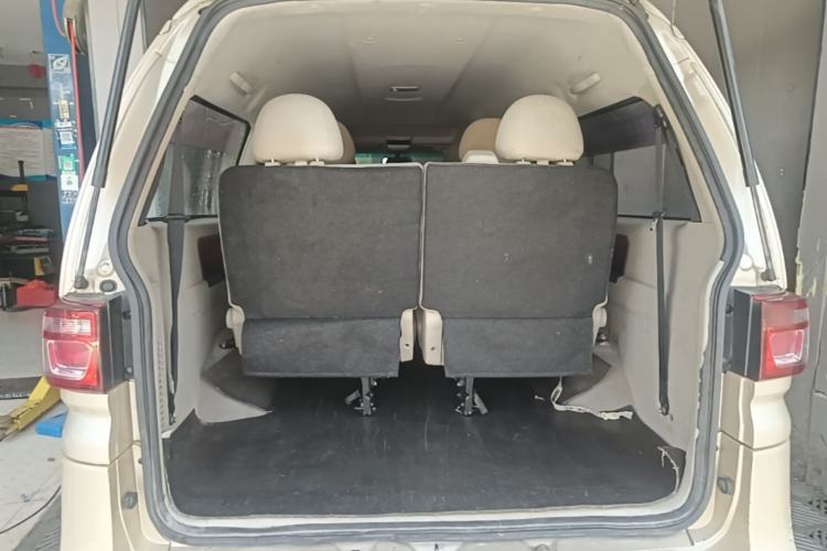 Used FORTHING Lingzhi 2018 M5L 1.6L 7-Seater Comfort Model Trunk