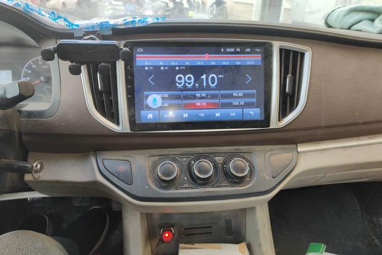 Used FORTHING Lingzhi 2019 M5L 1.6L 7-Seater Base Model China VI Standard Audio And AC Panel