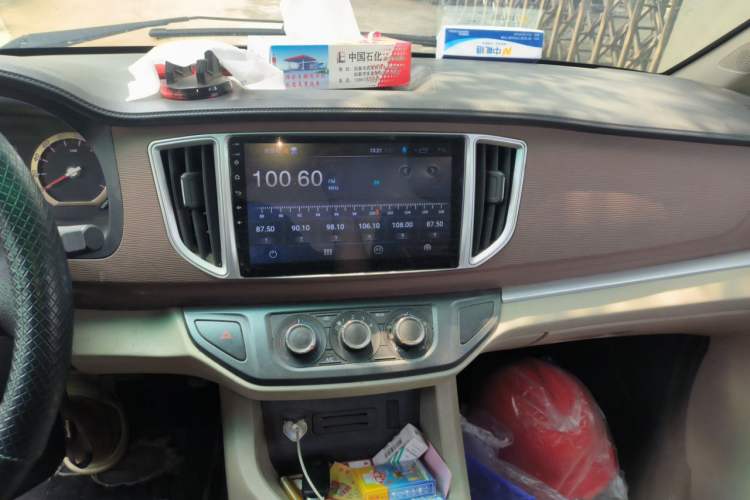 Used FORTHING Lingzhi 2019 M5L 1.6L 7-Seater Base Model China VI Standard Audio And AC Panel
