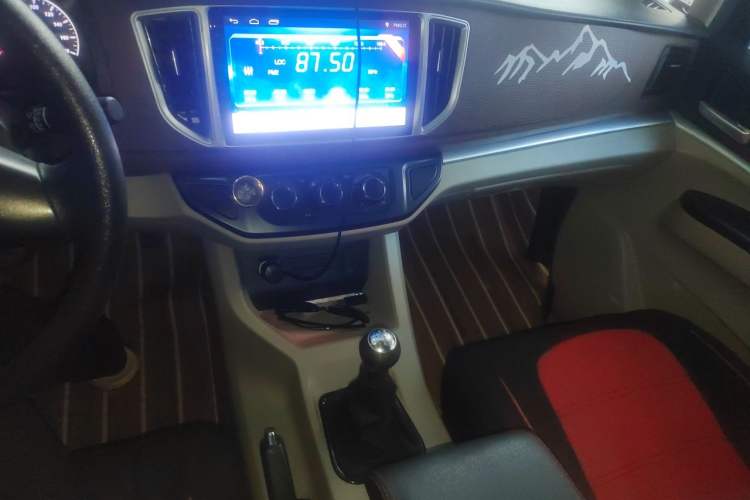 Used FORTHING Lingzhi 2019 M5L 1.6L 7-Seater Base Model China VI Standard Audio And AC Panel